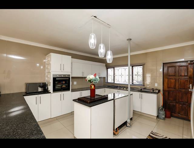4 BEDROOM HOUSE FOR SALE IN AVOCA